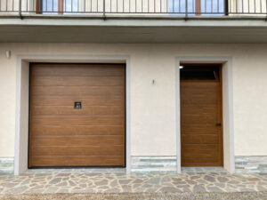 porta per garage basculante con porta pedonale per garage e cantina Elettro Secur Arezzo