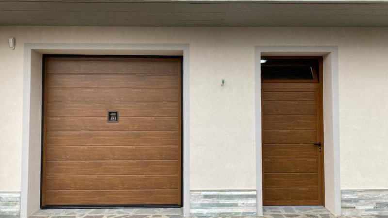 porta per garage basculante con porta pedonale per garage e cantina Elettro Secur Arezzo